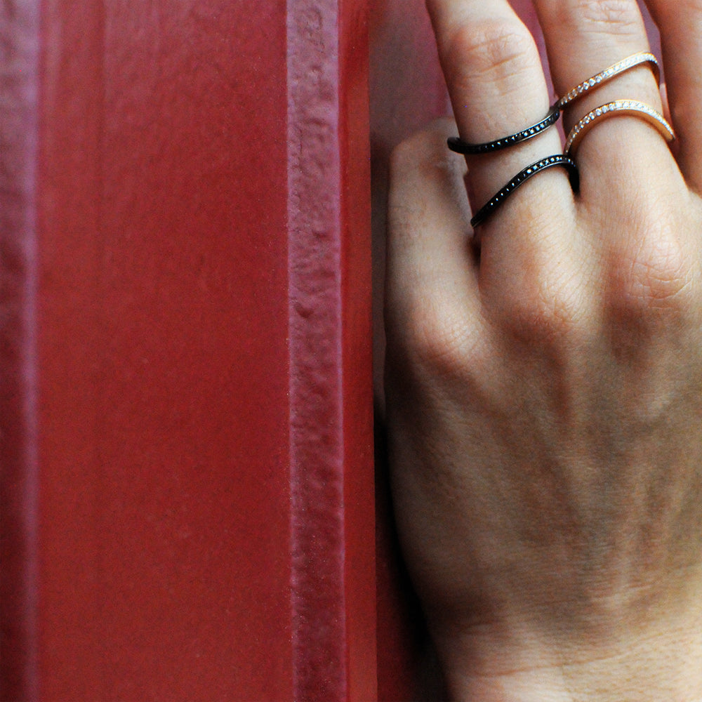 SERPENTINE RING